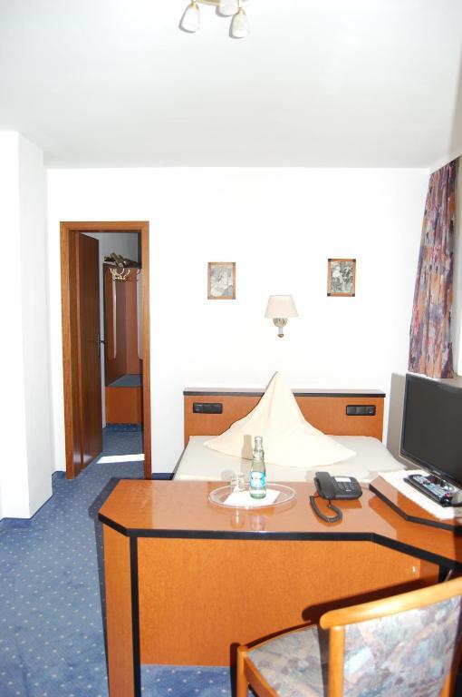 Hotel Zum Nussbaum Dresden Room photo